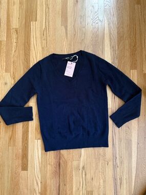 Quince Cashmere Women's Navy V-Neck Sweater -NWT